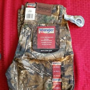 Wrangler / Realtree Camo pants
